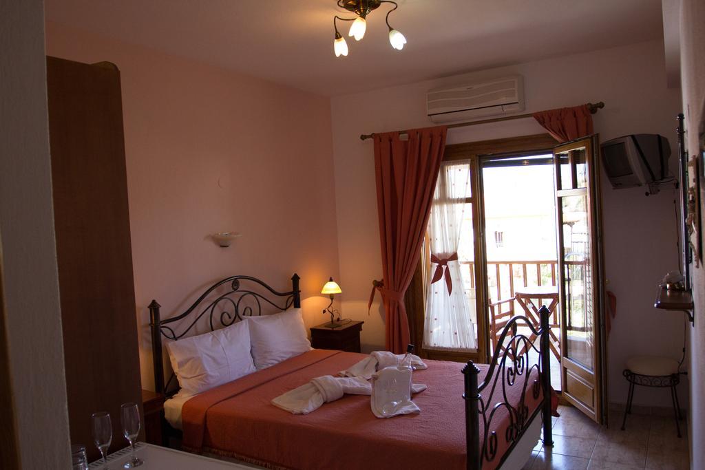 Hotel Ismini Амоляни Стая снимка
